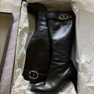 Black leather Gucci boots